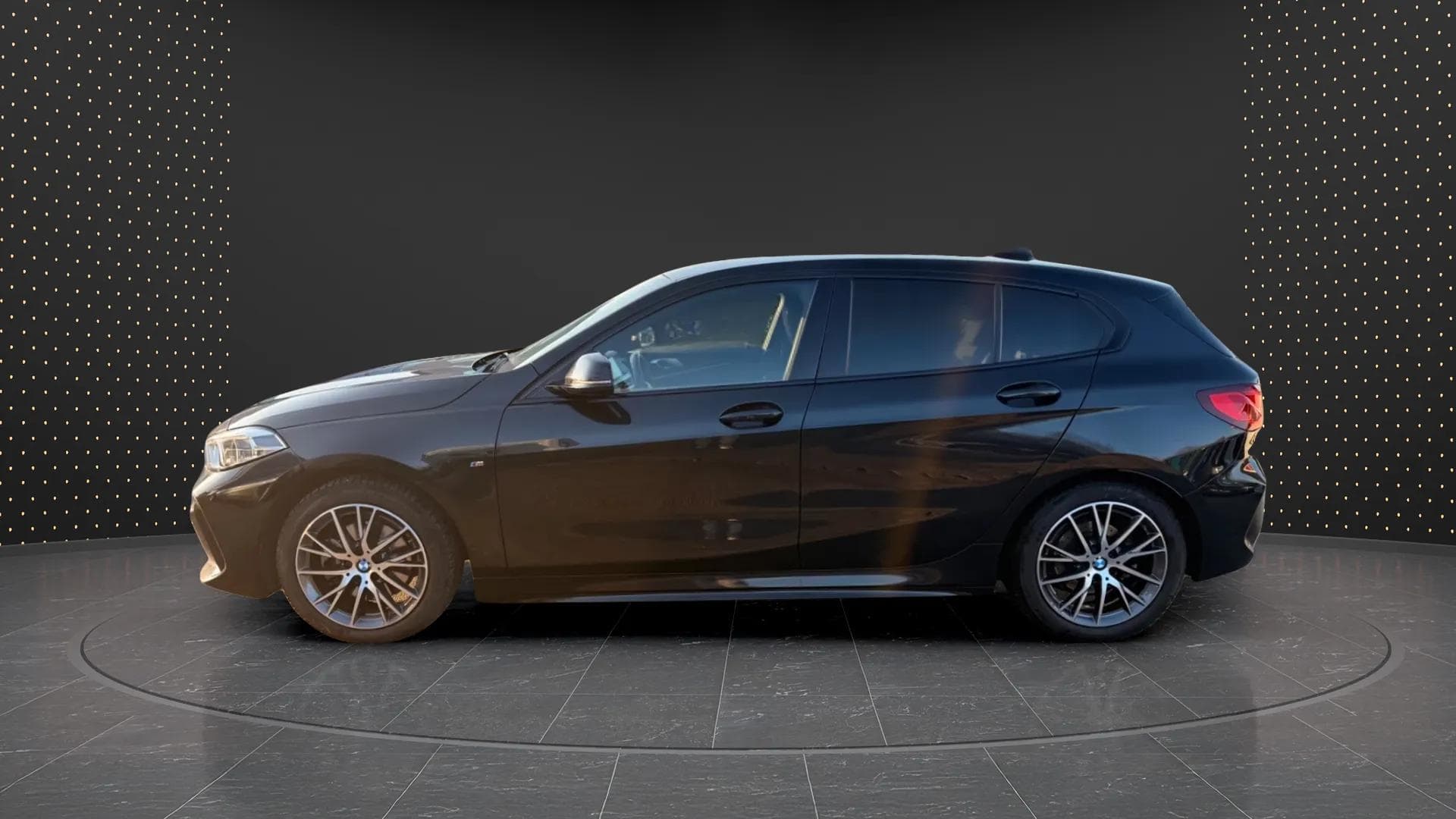 BMW Série 1 18 2022 - Photo 2