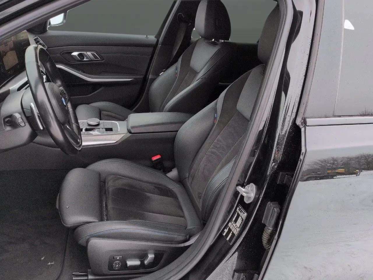 BMW 320 2023 - Photo 2