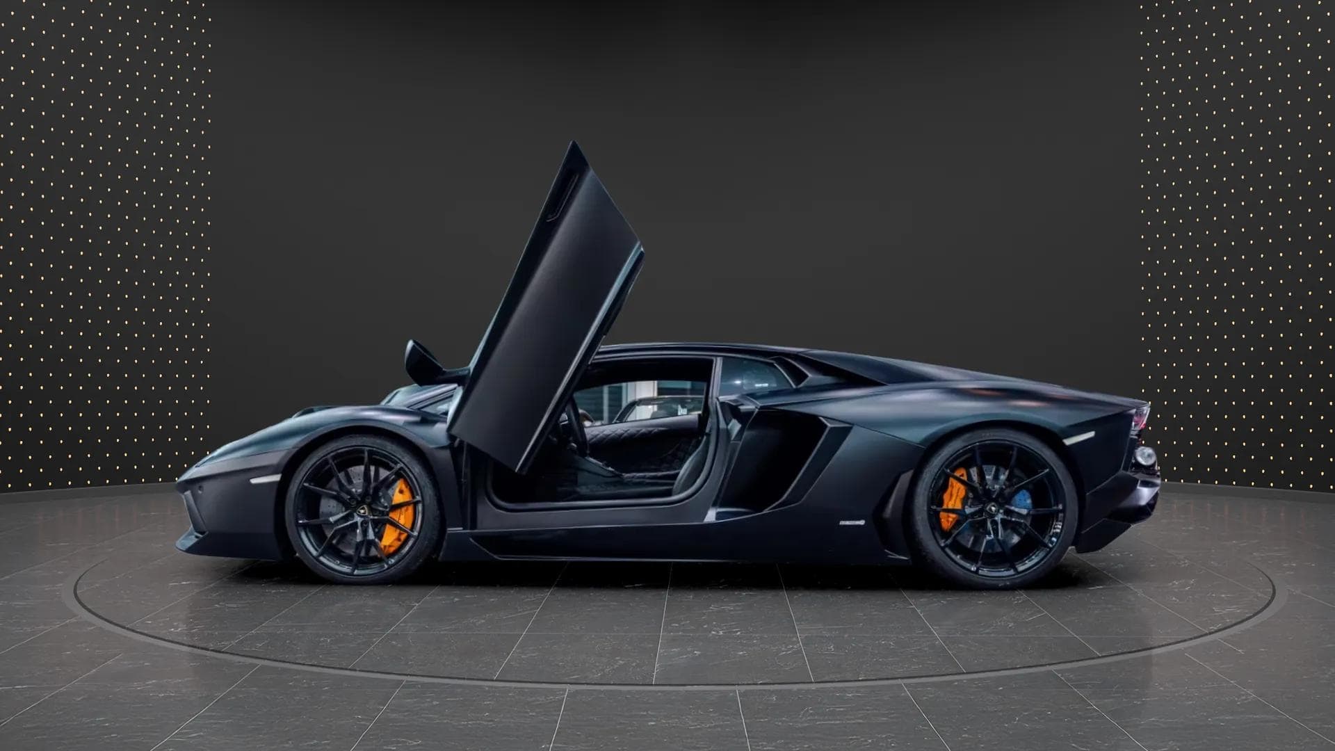 Lamborghini Aventador 2011 - Photo 2