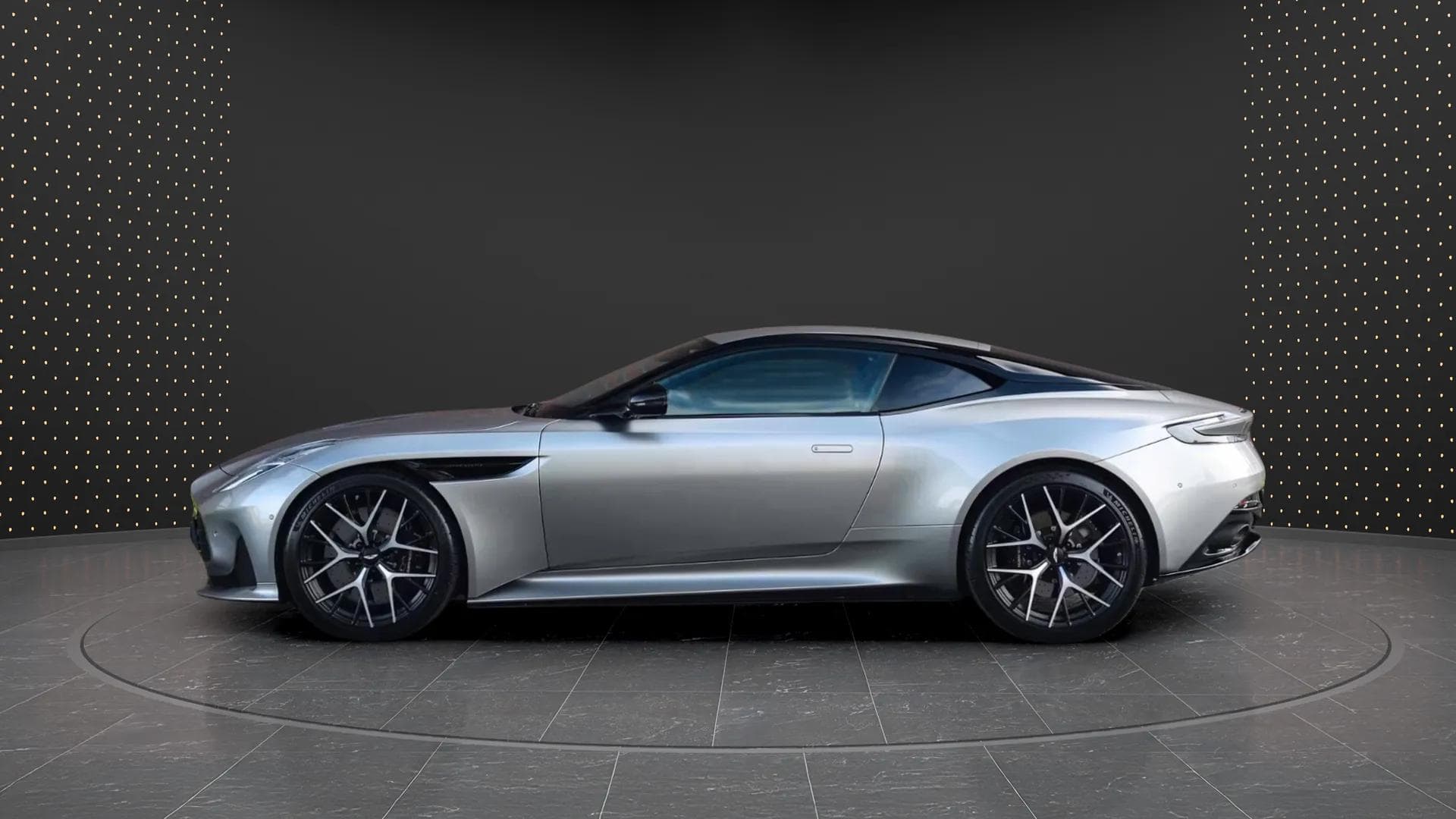 Aston Martin DB12 2023 - Photo 4