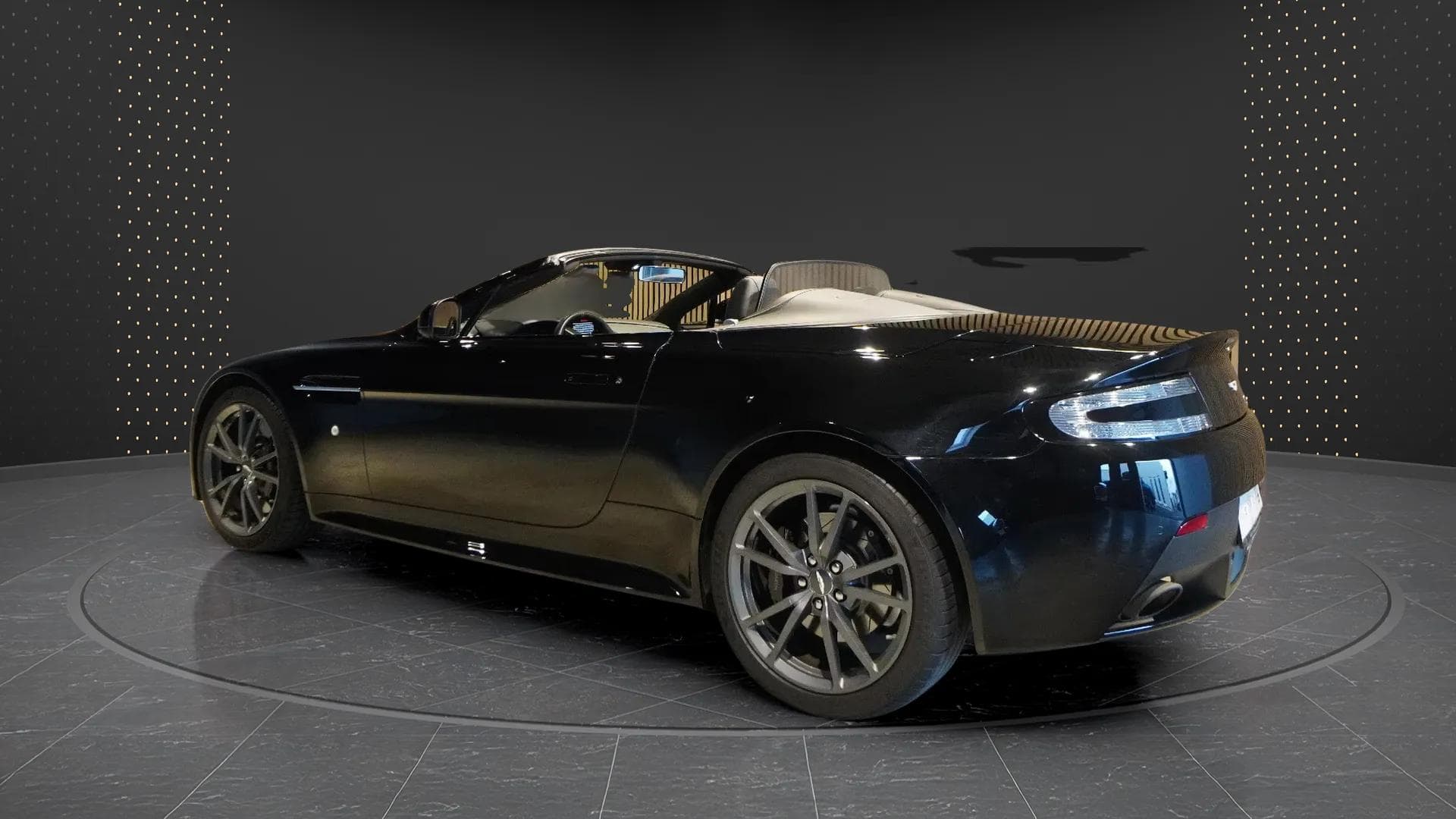 Aston Martin V8 Vantage 2017 - Photo 3