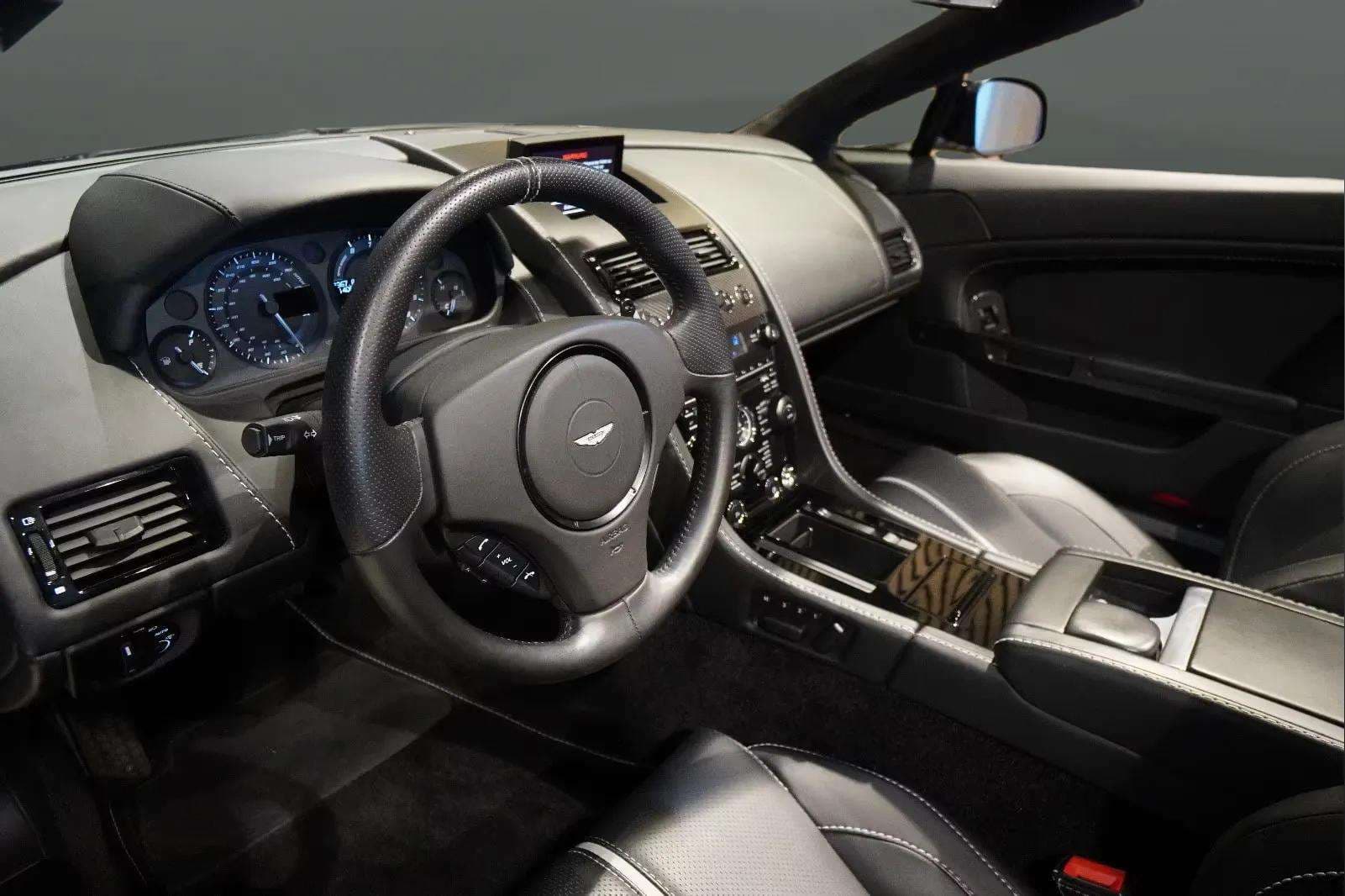 Aston Martin V8 Vantage 2017 - Photo 4