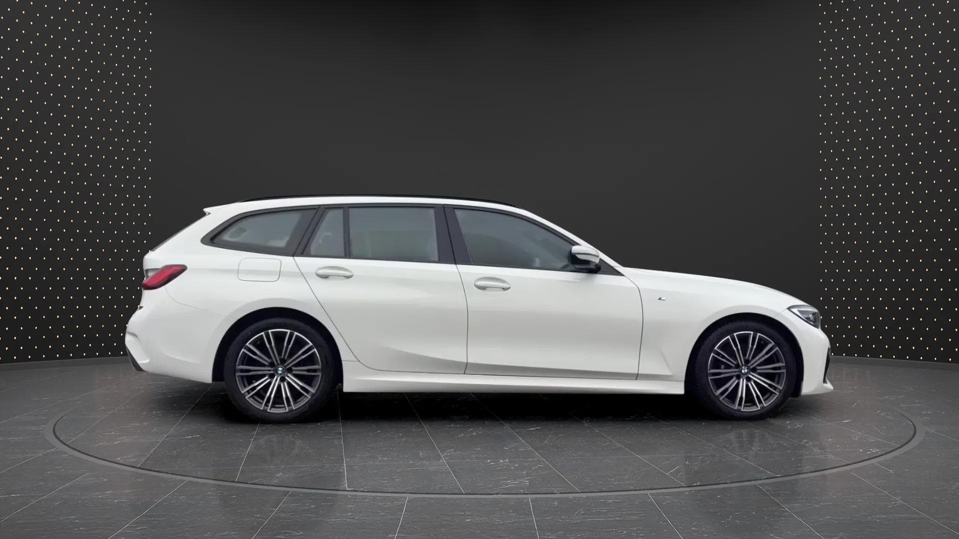 BMW 330 2019 - Photo 2