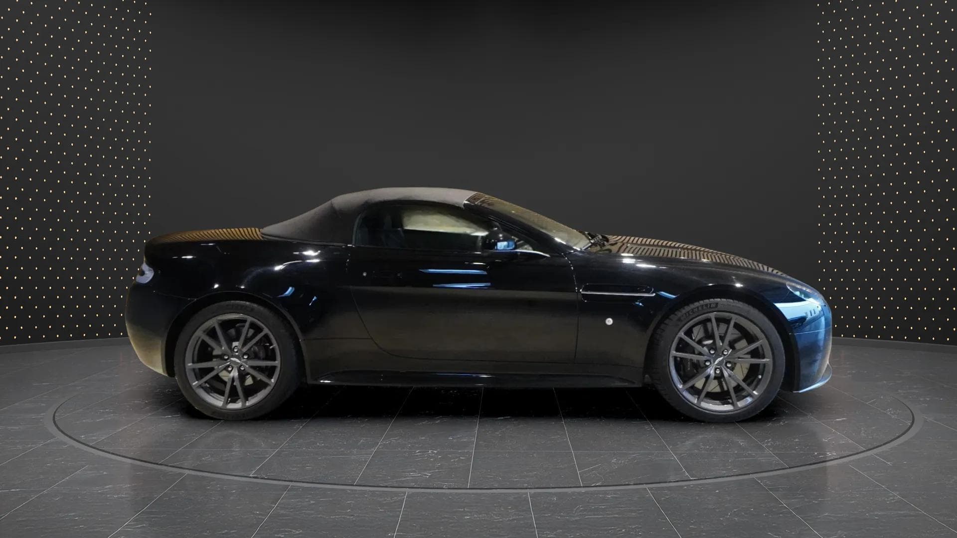 Aston Martin V8 Vantage 2017 - Photo 5