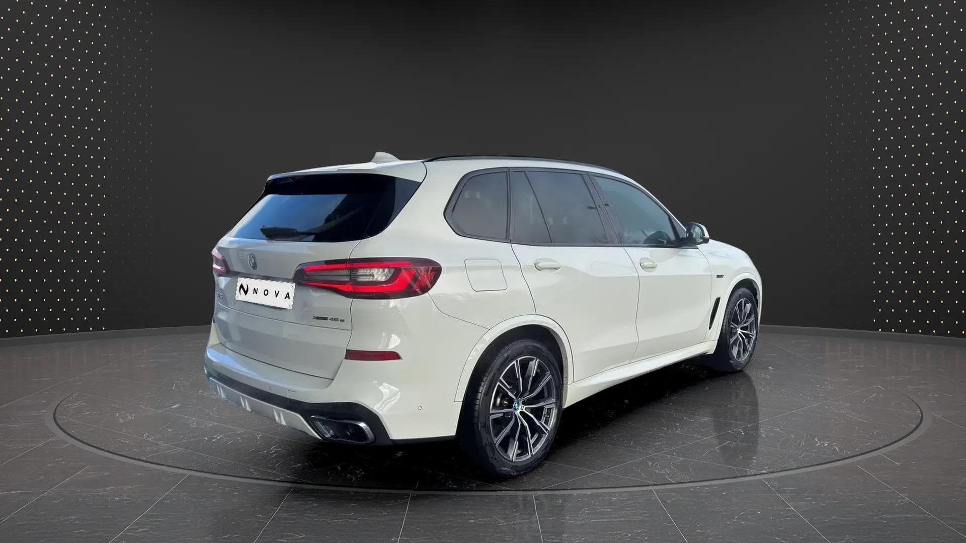 BMW https://www.mobile.de/fr/voiture/détails.html?id=443320723&sb=p&od=up&vc=Car&dam=false&ml=%3A100000&ms=3500%3B49%3B%3Bm-sport&tr=AUTOMATIC_GEAR&tr=SEMIAUTOMATIC_GEAR&fr=2019&ft=HYBRID&pageNumber=2&s=Car&searchId=36bbd50d-0e9d-bc7a-8b0c-badc2541470d&ref=srp&refId=36bbd50d-0e9d-bc7a-8b0c-badc2541470d 2021 - Photo 2