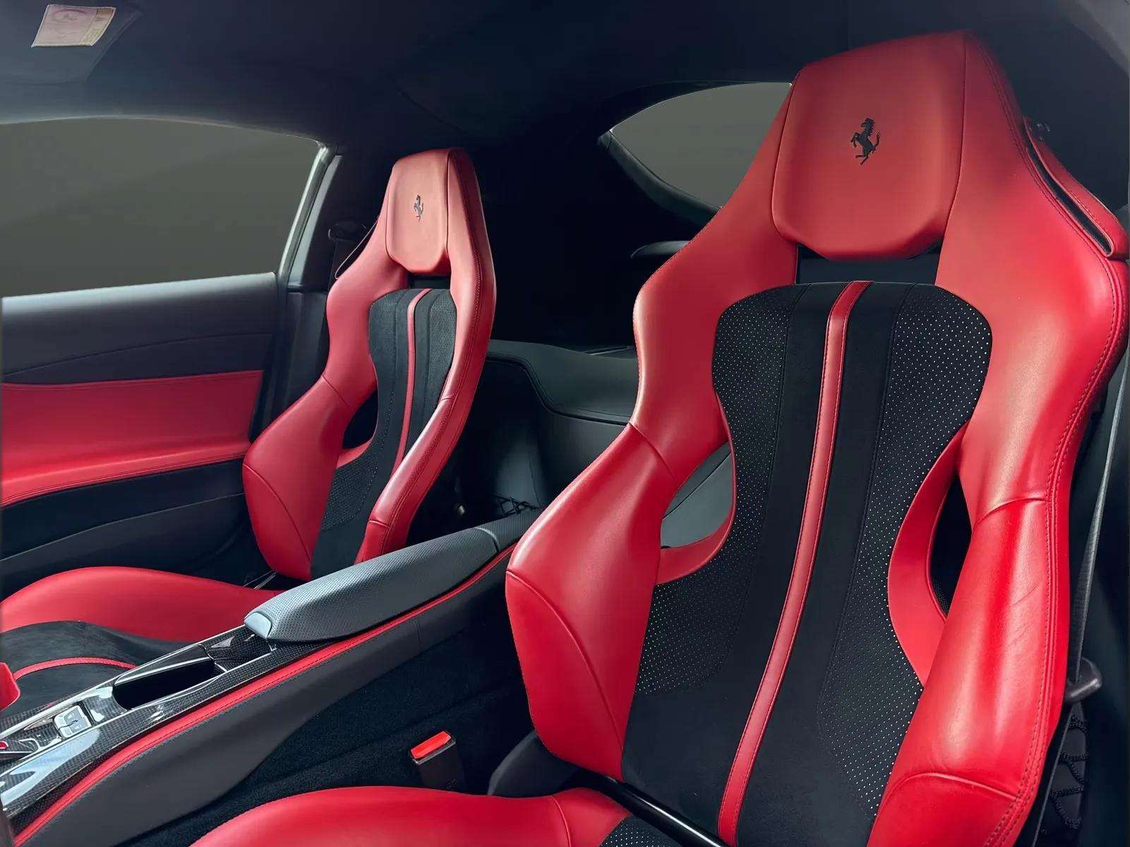 Ferrari 812 2020 - Photo 2