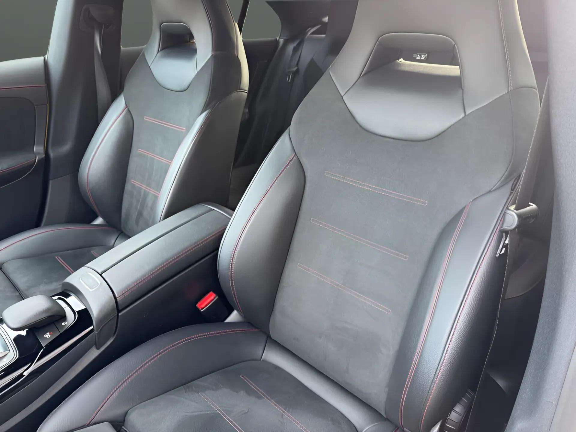 Mercedes-Benz CLA 35 AMG 2021 - Photo 2