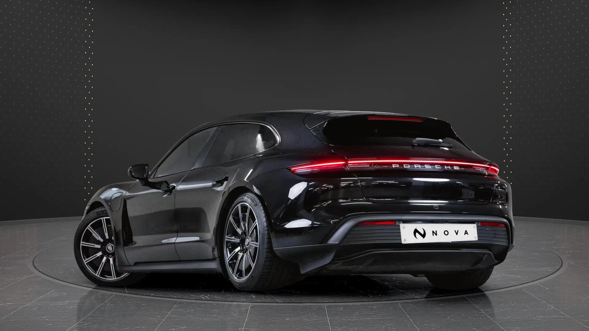Porsche Taycan 2022 - Photo 2