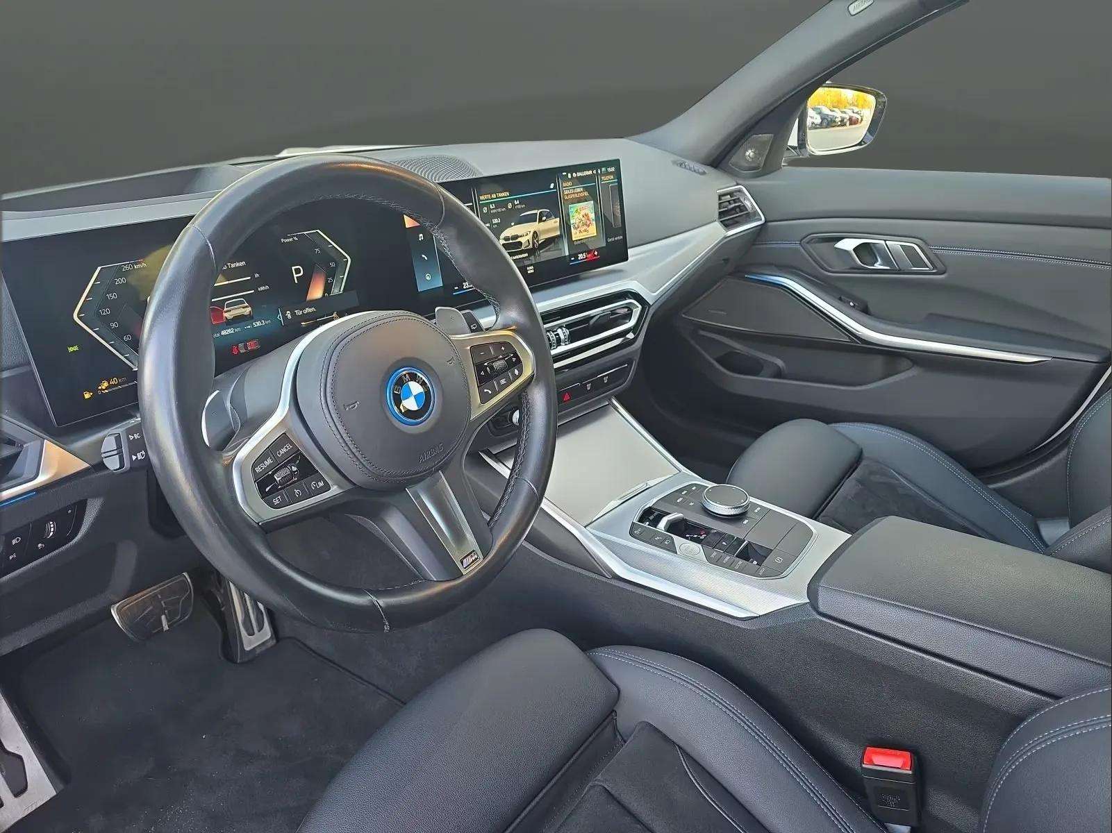 BMW 330 2023 - Photo 4