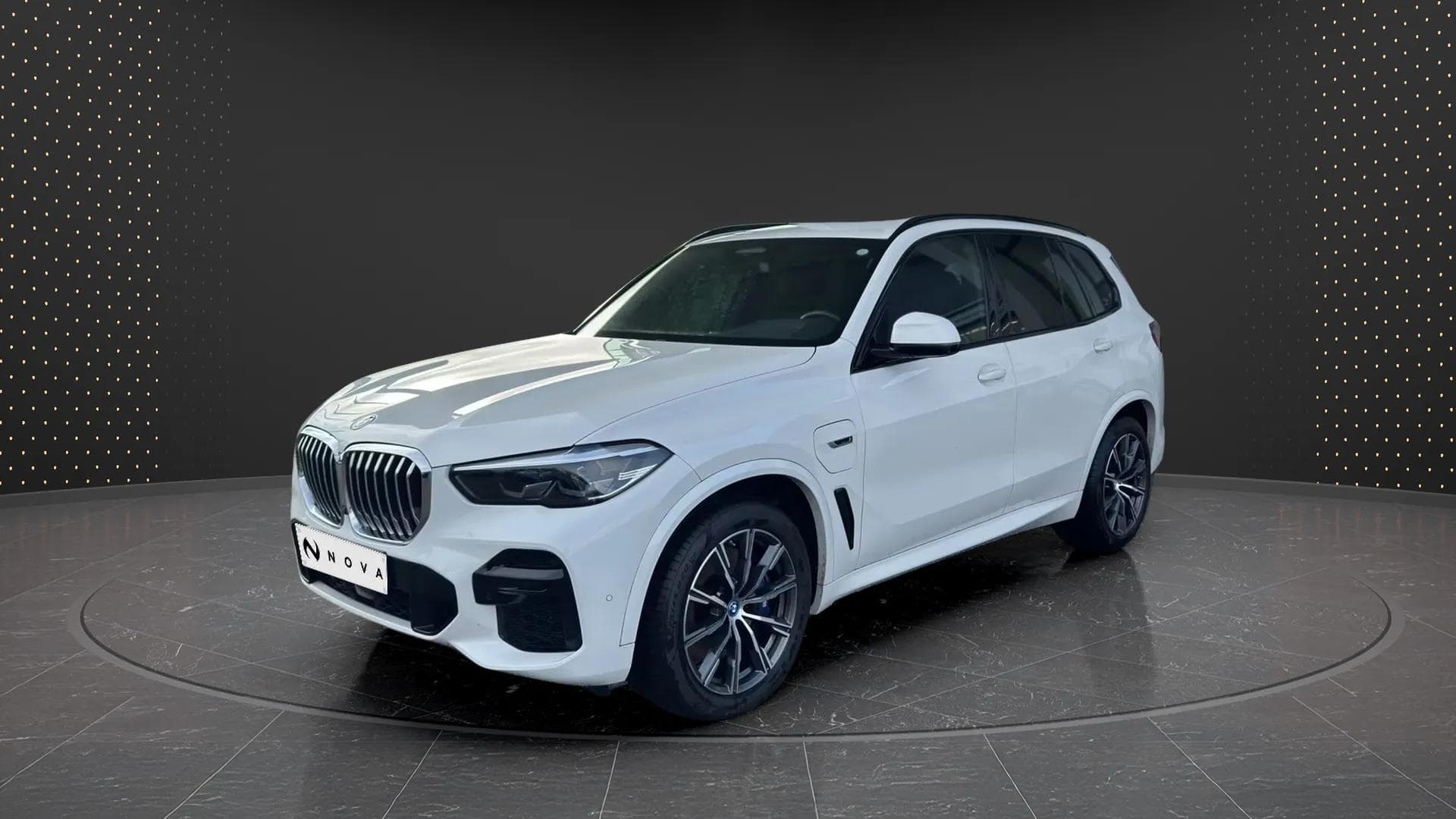 BMW https://www.mobile.de/fr/voiture/détails.html?id=443320723&sb=p&od=up&vc=Car&dam=false&ml=%3A100000&ms=3500%3B49%3B%3Bm-sport&tr=AUTOMATIC_GEAR&tr=SEMIAUTOMATIC_GEAR&fr=2019&ft=HYBRID&pageNumber=2&s=Car&searchId=36bbd50d-0e9d-bc7a-8b0c-badc2541470d&ref=srp&refId=36bbd50d-0e9d-bc7a-8b0c-badc2541470d 2021 - Photo principale