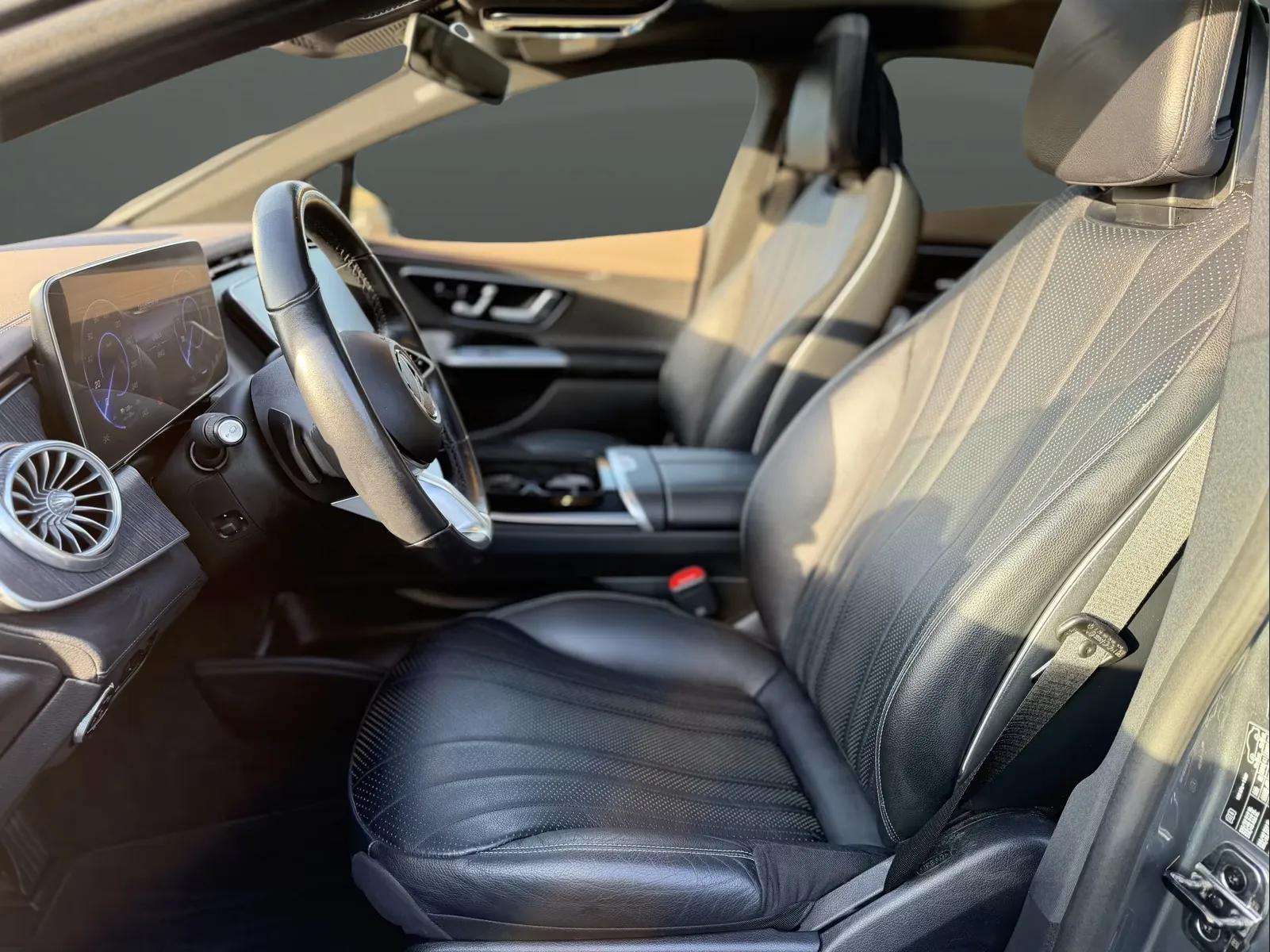 Mercedes-Benz EQE 2022 - Photo 2