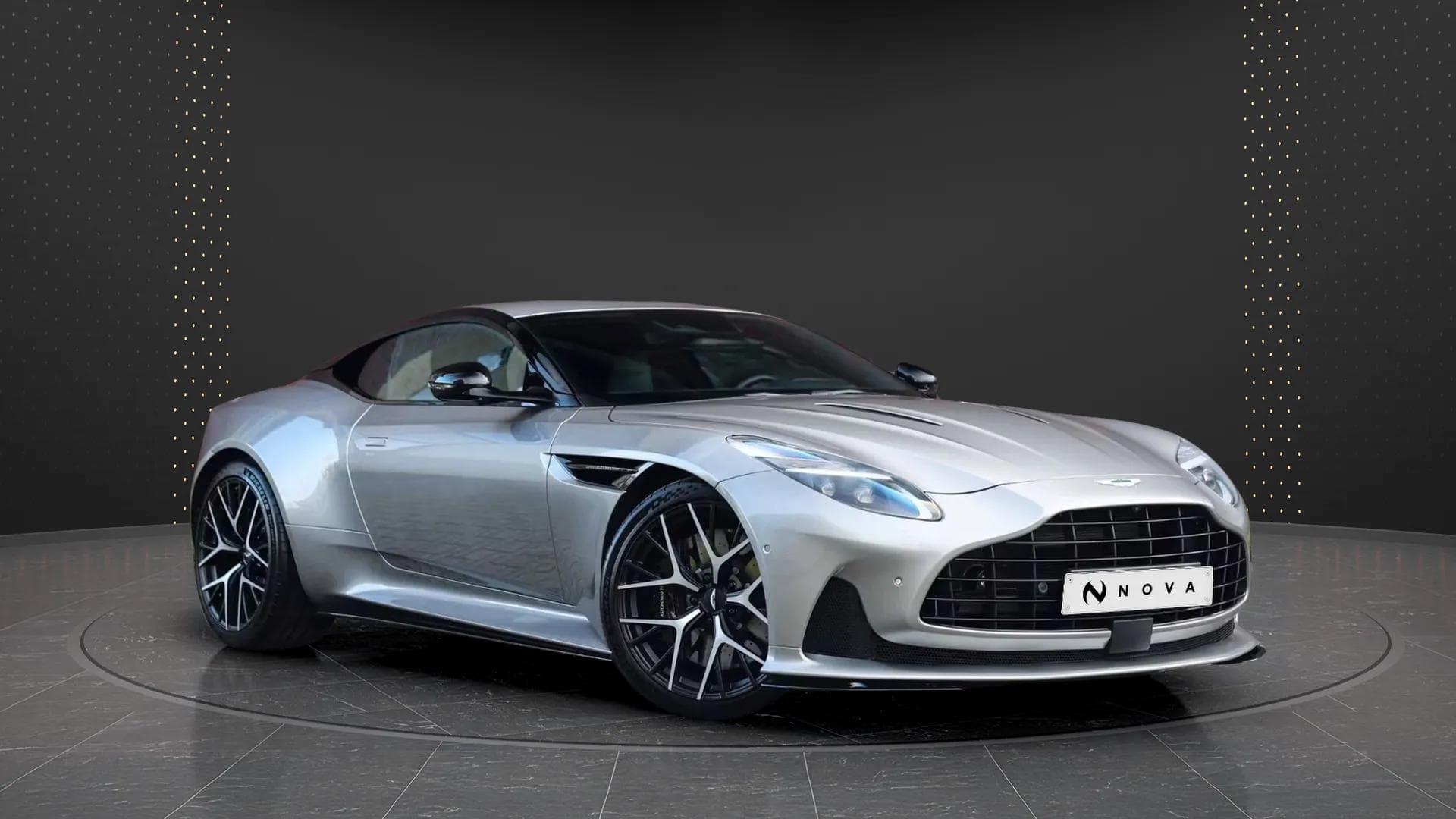 Aston Martin DB12 2023 - Photo principale