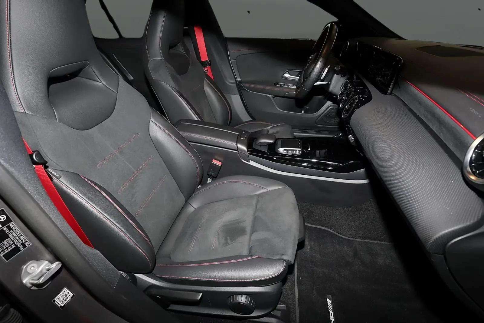 Mercedes-Benz CLA 45 AMG 2021 - Photo 6