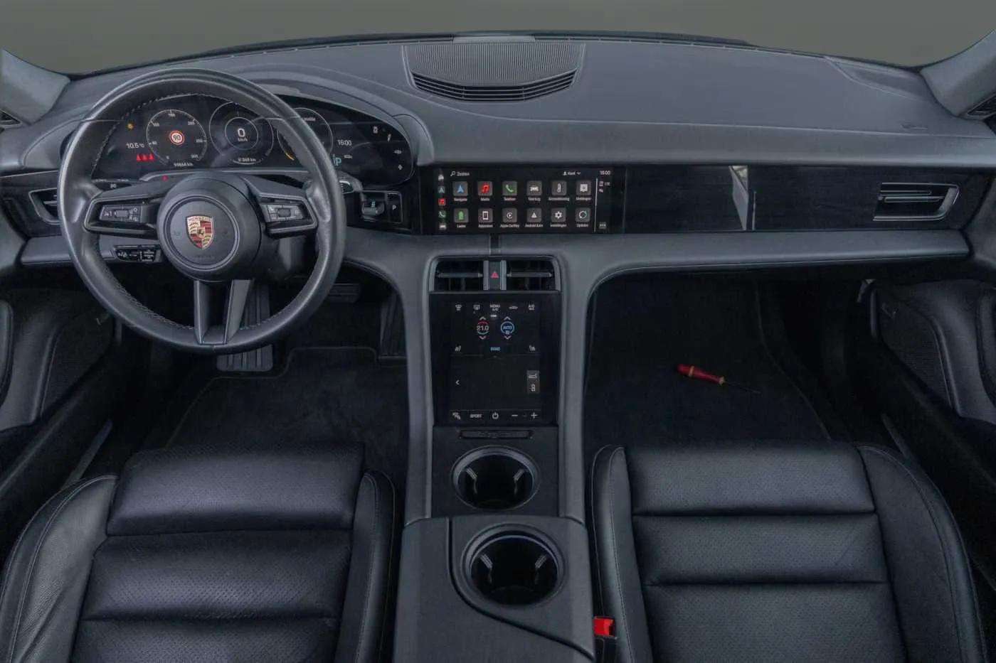 Porsche Taycan 2021 - Photo 5