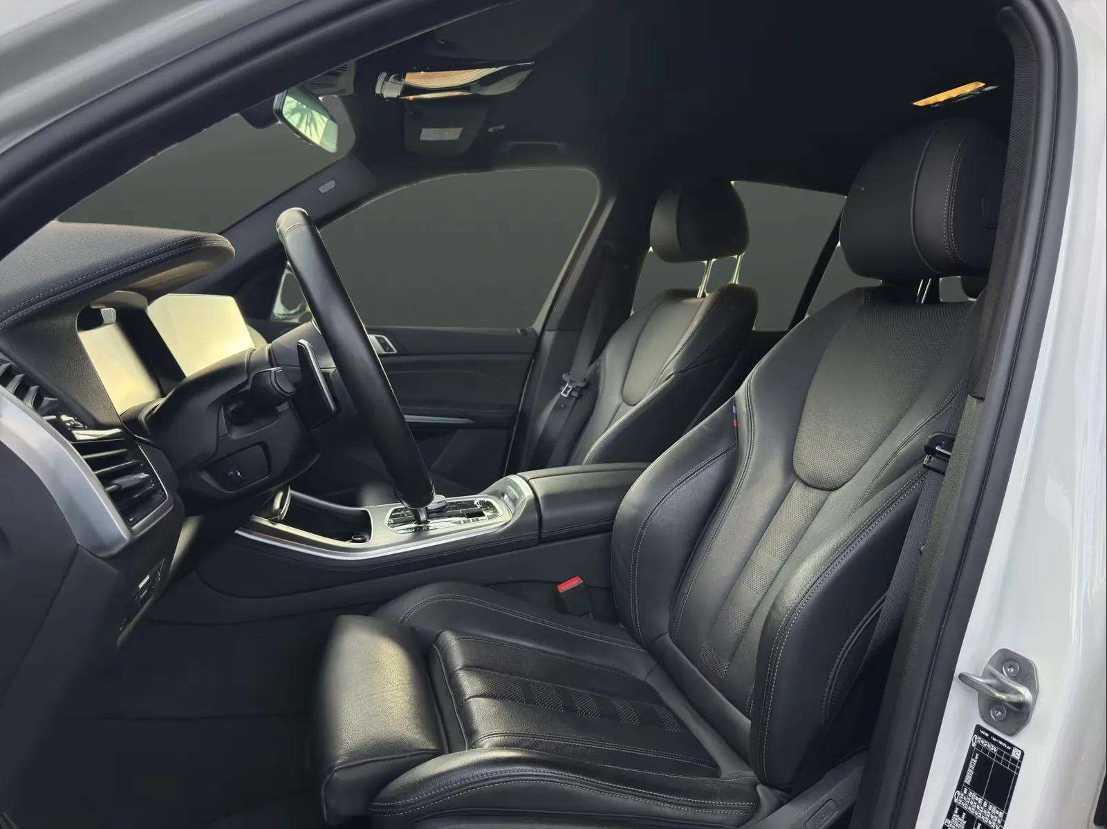 BMW https://www.mobile.de/fr/voiture/détails.html?id=443320723&sb=p&od=up&vc=Car&dam=false&ml=%3A100000&ms=3500%3B49%3B%3Bm-sport&tr=AUTOMATIC_GEAR&tr=SEMIAUTOMATIC_GEAR&fr=2019&ft=HYBRID&pageNumber=2&s=Car&searchId=36bbd50d-0e9d-bc7a-8b0c-badc2541470d&ref=srp&refId=36bbd50d-0e9d-bc7a-8b0c-badc2541470d 2021 - Photo 5