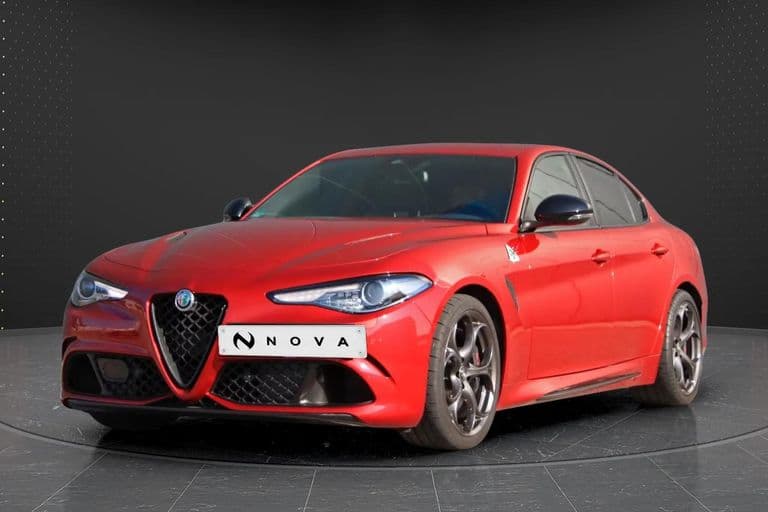 Alfa Romeo Giulia 2023 - Photo principale