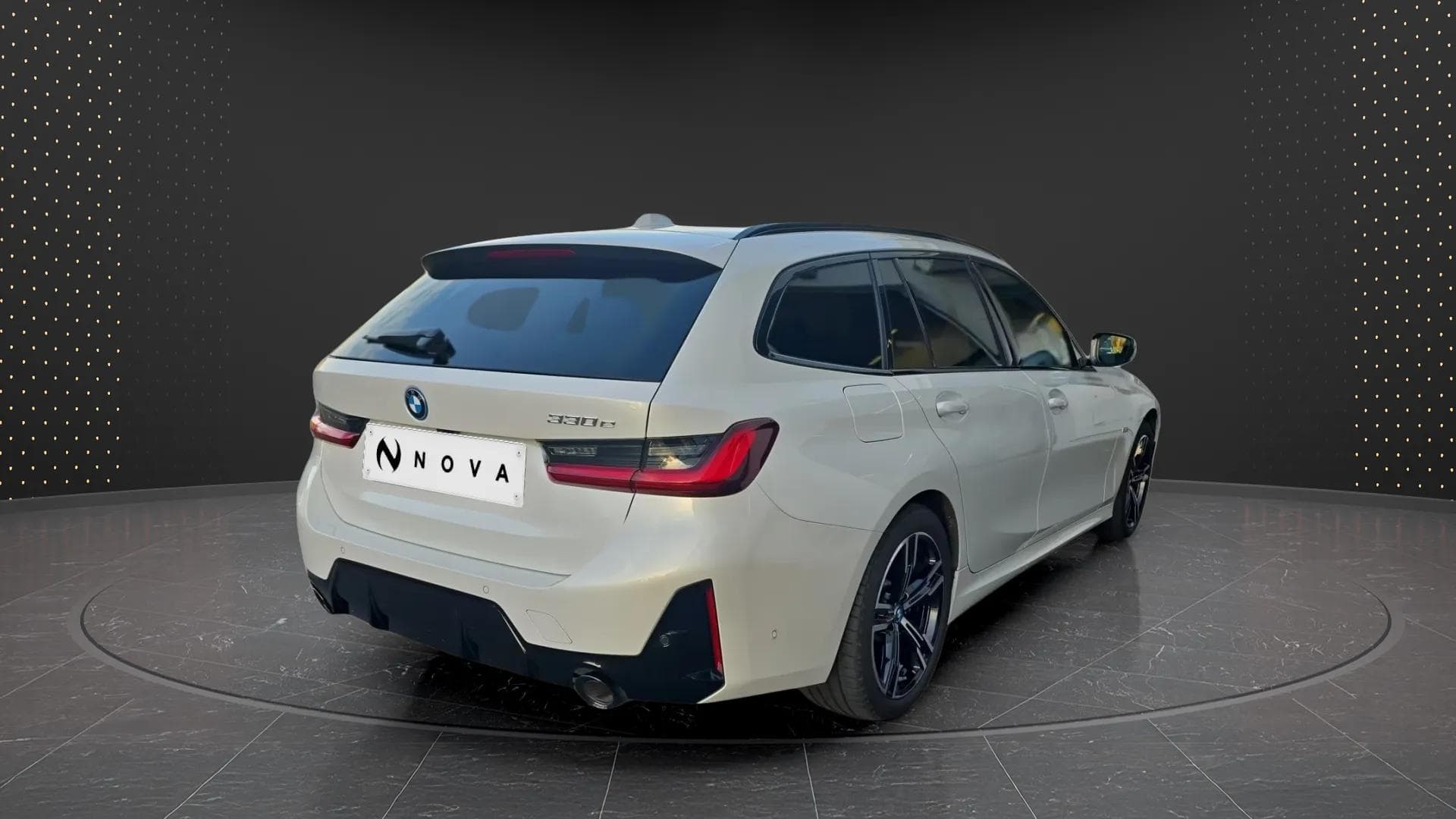 BMW 330 2023 - Photo 5