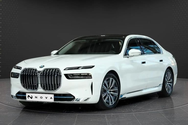 BMW i7 2023 - Photo principale